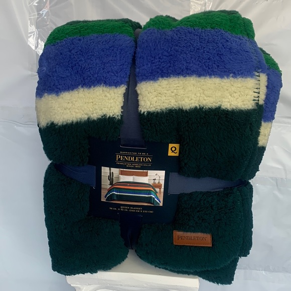 Pendleton Other - NWT Pendleton Sherpa Fleece Blanket Evergreen Stripe 98 x 92 in Super Soft!